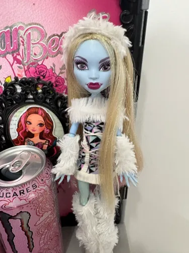monster high abbey básica