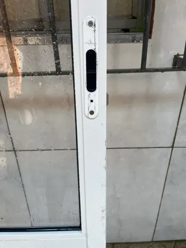 Folha de porta nova em alumínio branco/ vidro