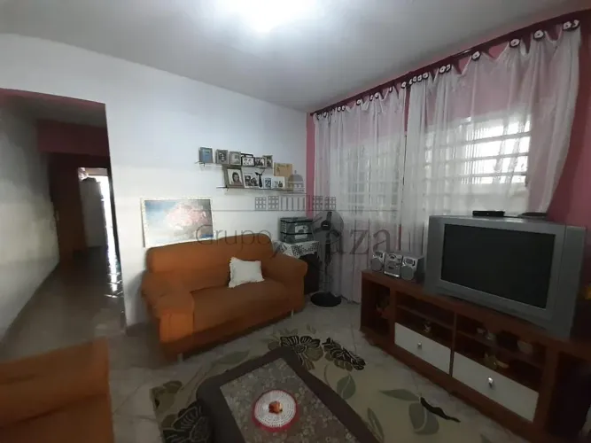 Casa - Jardim Uirá - 6 Dormitórios- 294,37m².