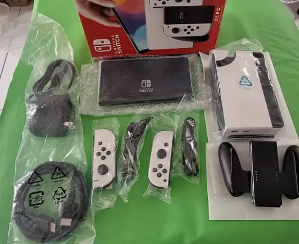 Nintendo Switch OLED 65GB Branco -novo na caixa ( EUA)