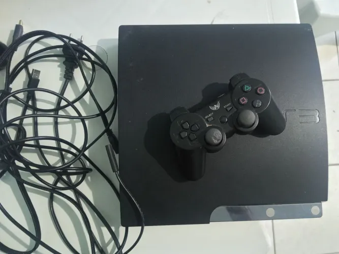 Playstation 3 vai com cabo controle tudo certinho