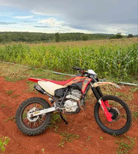 XRE MOTO DE TRIHA