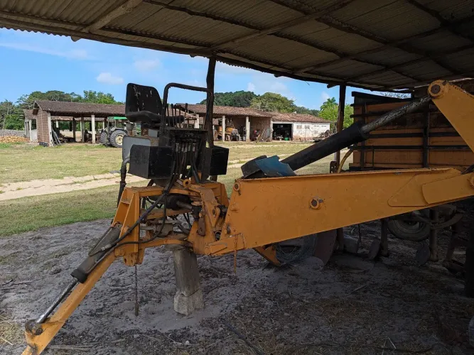 Vende se retra escavadeira acoplável tatú pronto para trabalhar