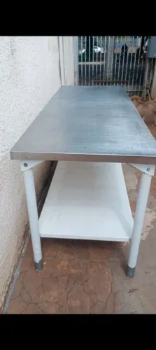 Vendo mesa grande de manipulação de alimentos