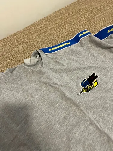 Camiseta Manga Longa Lacoste Collab Croco Graphic Cinza Nova