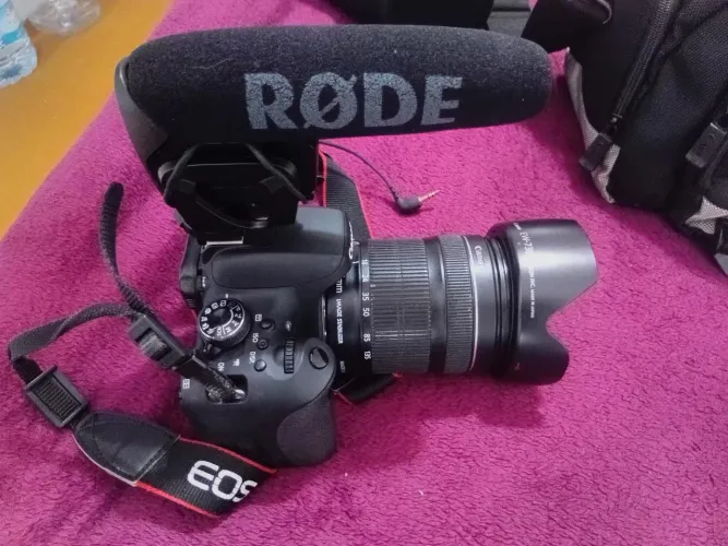 Kit Canon T6i + lentes 18-135mm e 75-300mm + microfone