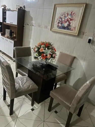 Mesa de 4 cadeiras