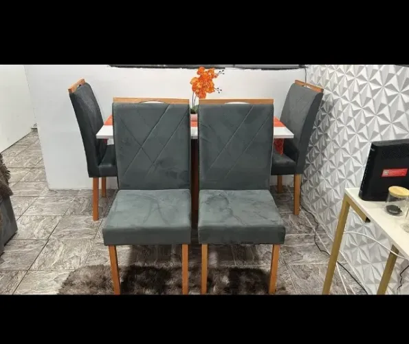 Mesa de Jantar Com 4 Cadeiras (Produto Novo)