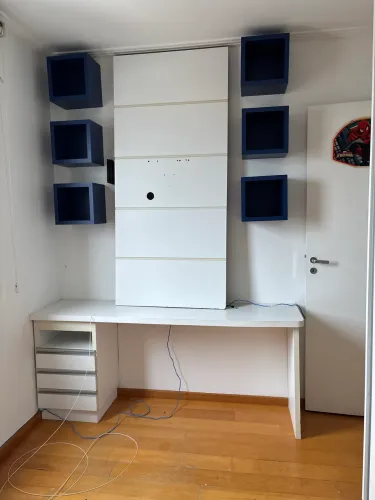 Mesa escrivaninha com nichos