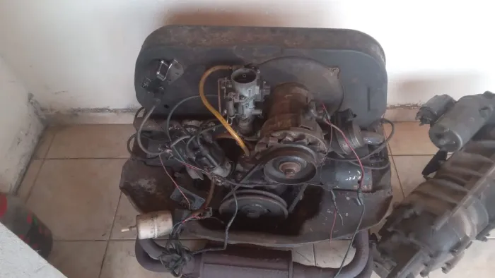 Vendo motor kombi 1500 e caixa de câmbio da kombi, em perfeito estado funcionando tudo