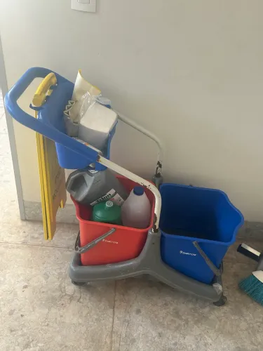 Carrinho de limpeza profissional