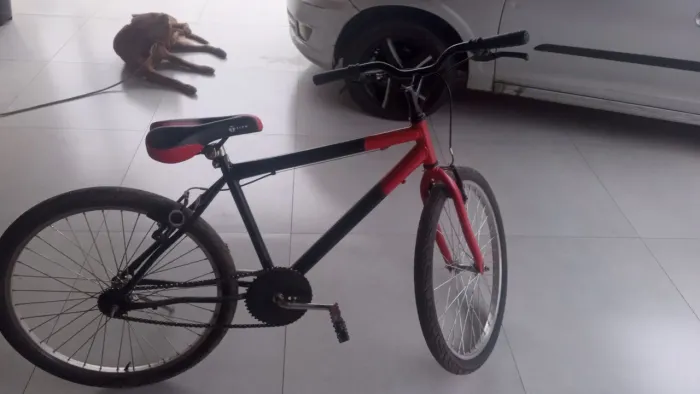Bicicleta zerada sem nenhum risco de arranhão sem nada zerada
