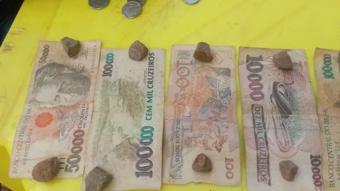 Vende-se notas antigas