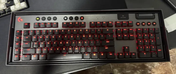 Teclado Logitech G915