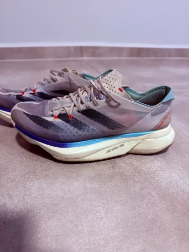 Tênis adidas