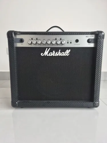 Amplificador de guitarra Marshall MG30 CFX