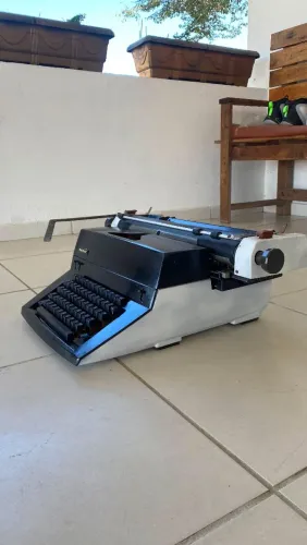 Máquina de escrever facit