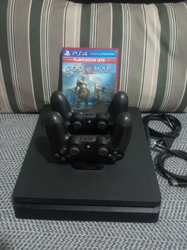 Play Station 4 - 1TB