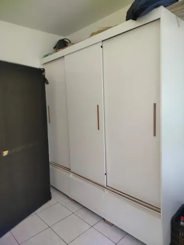 Guarda de casal 3 portas e 6 gavetas 