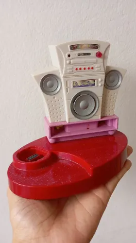 Caixa de som da boneca Barbie Chat Divas (Mattel, 2006).