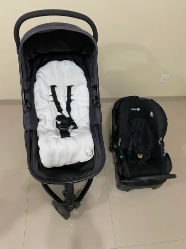 Carrinho de bebê e bebê conforto MOBI