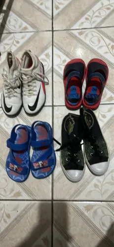 Sapatos de meninos 