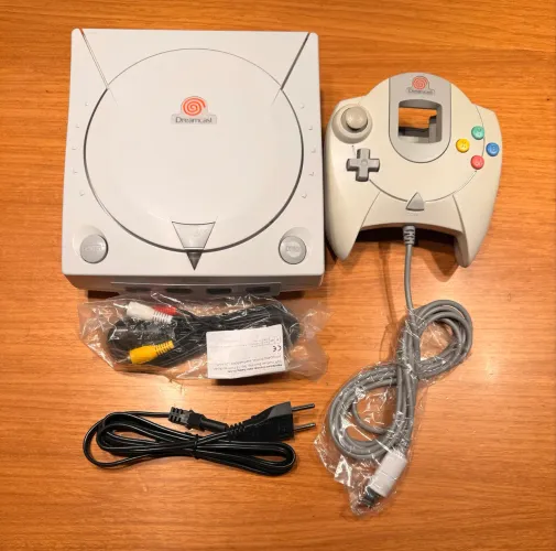 Dreamcast revisado com GDEMU, mod. Bateria, controle, jogos e cabos