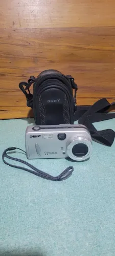 Câmera Sony Cyber-shot DSC-P52