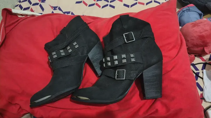 Bota marca CRAVO E CANELA, Tam 38