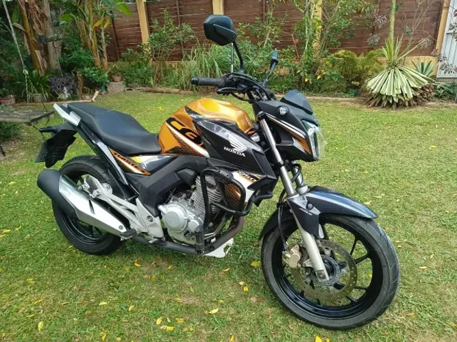 Oportunidade! Honda Twister 2020/16.500km ! Revisada na garantia e pode ser Financiada