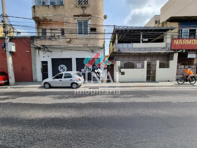 Loja com 326m² na Avenida Braz de Pina altura da Praça do Carmo