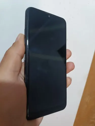 LG k40s, tela sem nenhum arranhão, com película, marcas de capinha na traseira.