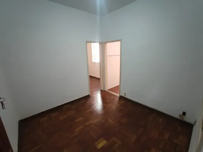 Alugo casa de fundos na Rua Jacuruta 370 na Penha