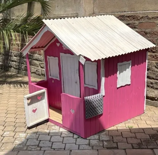 Casa de madeira infantil