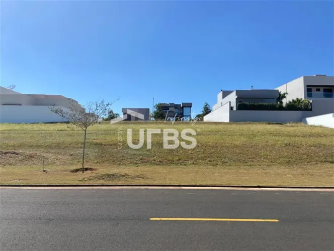 Terreno em condomínio com 465,63m² à venda no Alphaville 1