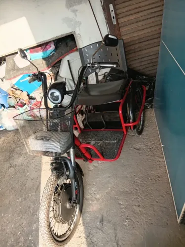 Vendo triciclo elétrico em ótimo estado 
