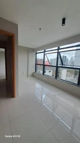 Sala Comercial | 30m2 | Andar Alto | Nascente | Com Vaga | Bairro de Nazaré