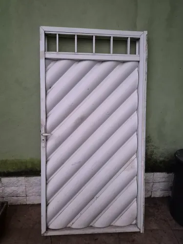 Vendo portão de alumínio
