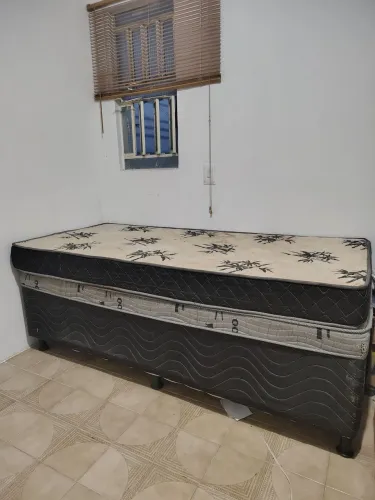 Cama box com colchão de solteiro 