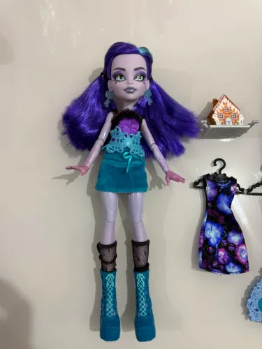 Boneca twyla Monster high