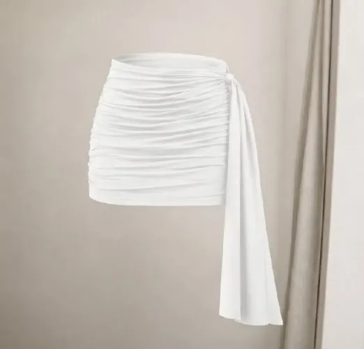 Saia curta feminina com faixa lateral