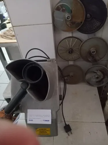 PROCESSADOR DE ALIMENTOS HOBART COM SEIS DISCOS DE CORTE