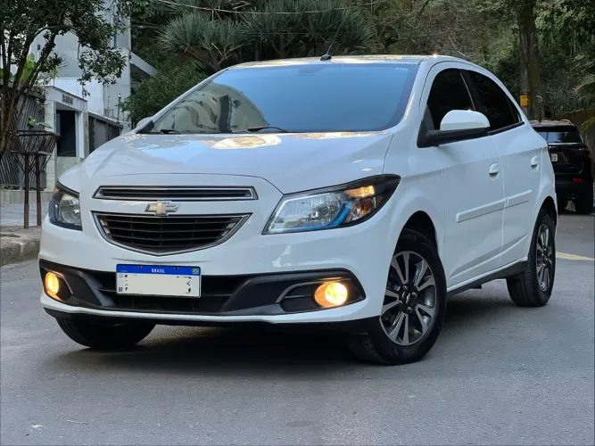 Chevrolet Onix Hatch LTZ 1.4 8V Flex Power Mec. 4P 2015
