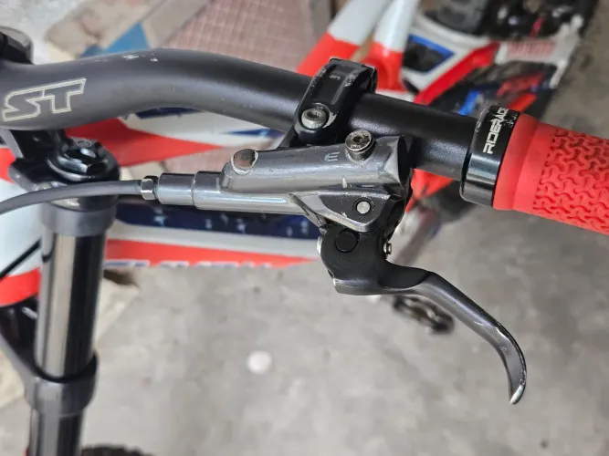 Par de freios Shimano Deore M6100