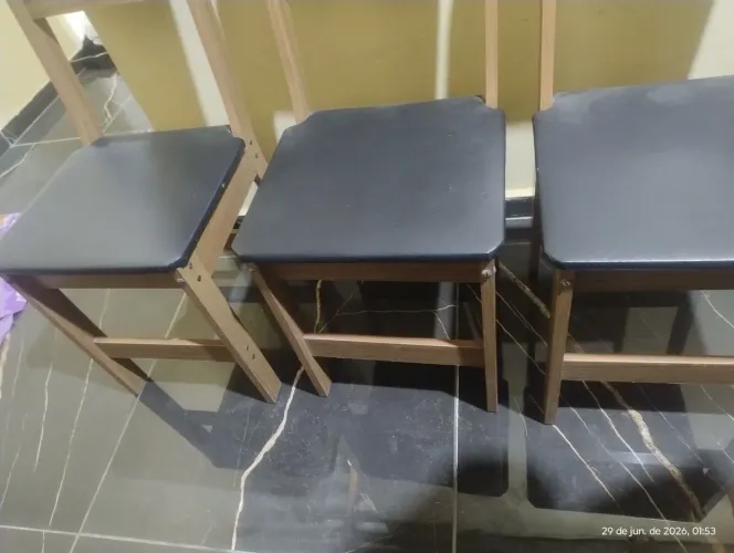 Mesa de MDF com 4 cadeiras 1.80 por 120