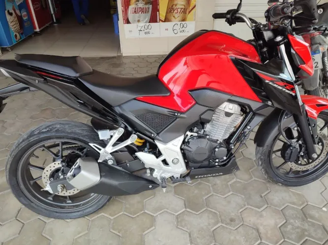 Moto Honda CB300F Twister abs