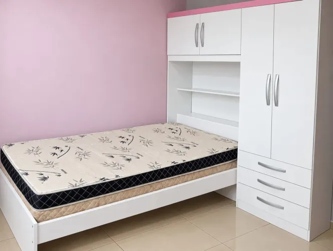 Guarda roupa infantil com cama embutida 