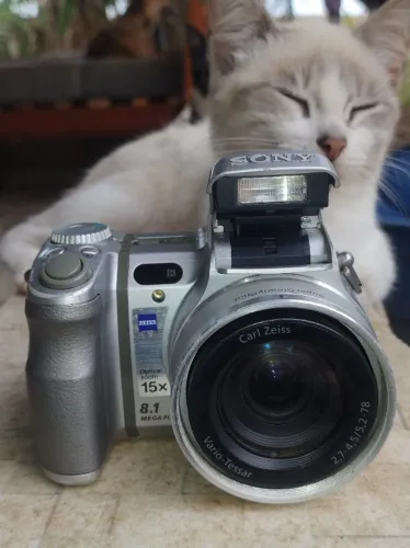 Camera SONY H9