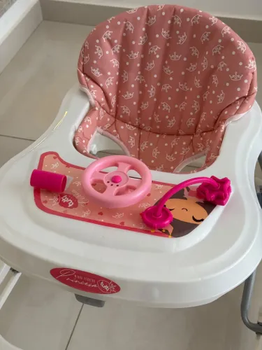Andador Princesa Tutti Baby Rosa com Brinquedos