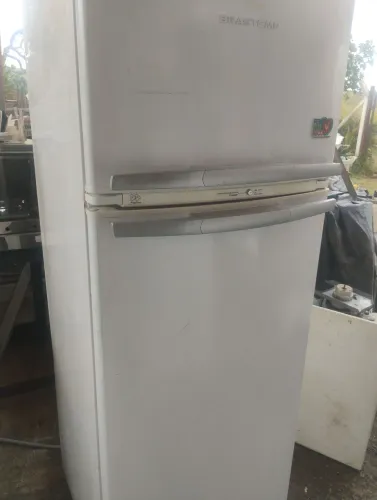 Vende se geladeira 350 litros por 700 reais Frost Free entra em contato *